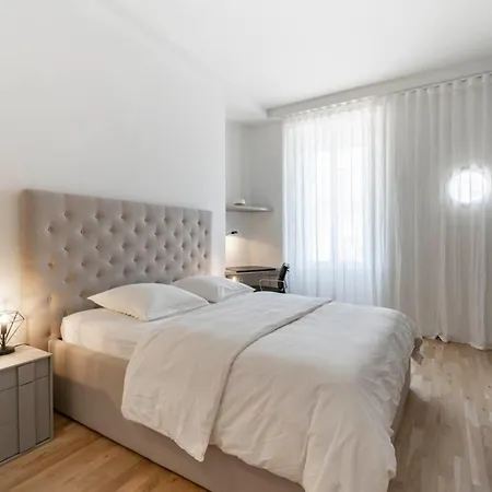 Magnificent Duplex Close To Carlton