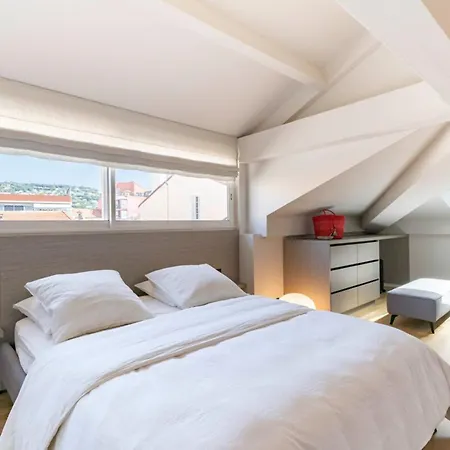Magnificent Duplex Close To Carlton Apartamento