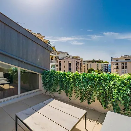 Magnificent Duplex Close To Carlton Apartamento