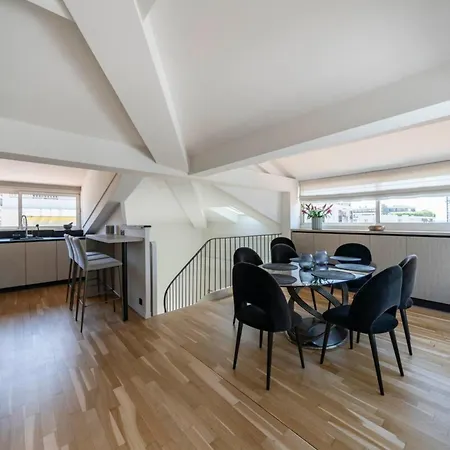 Magnificent Duplex Close To Carlton Apartamento