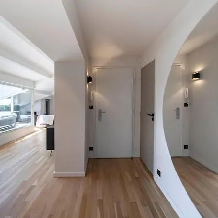Magnificent Duplex Close To Carlton Apartamento