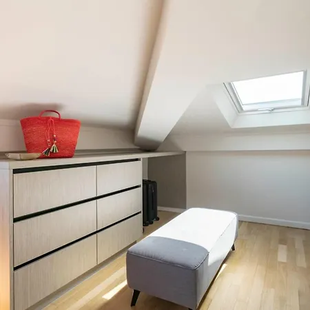 Magnificent Duplex Close To Carlton Apartamento