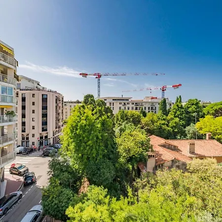 Magnificent Duplex Close To Carlton Apartamento