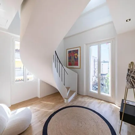 Magnificent Duplex Close To Carlton *